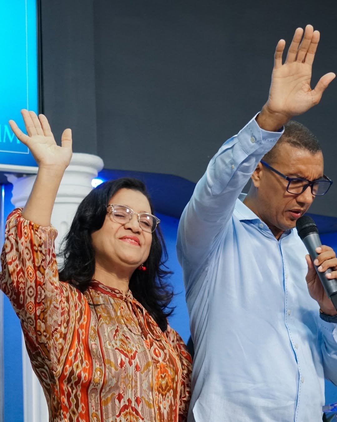 Pastores Huáscar González y Yanira Herrera de González